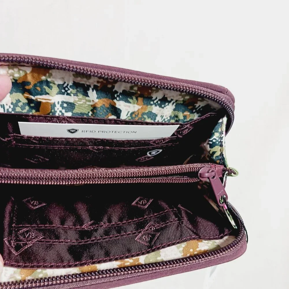 NWT Vera Bradley RFID Grab & Go Wristlet, Autumn Leaves, Approx. 7